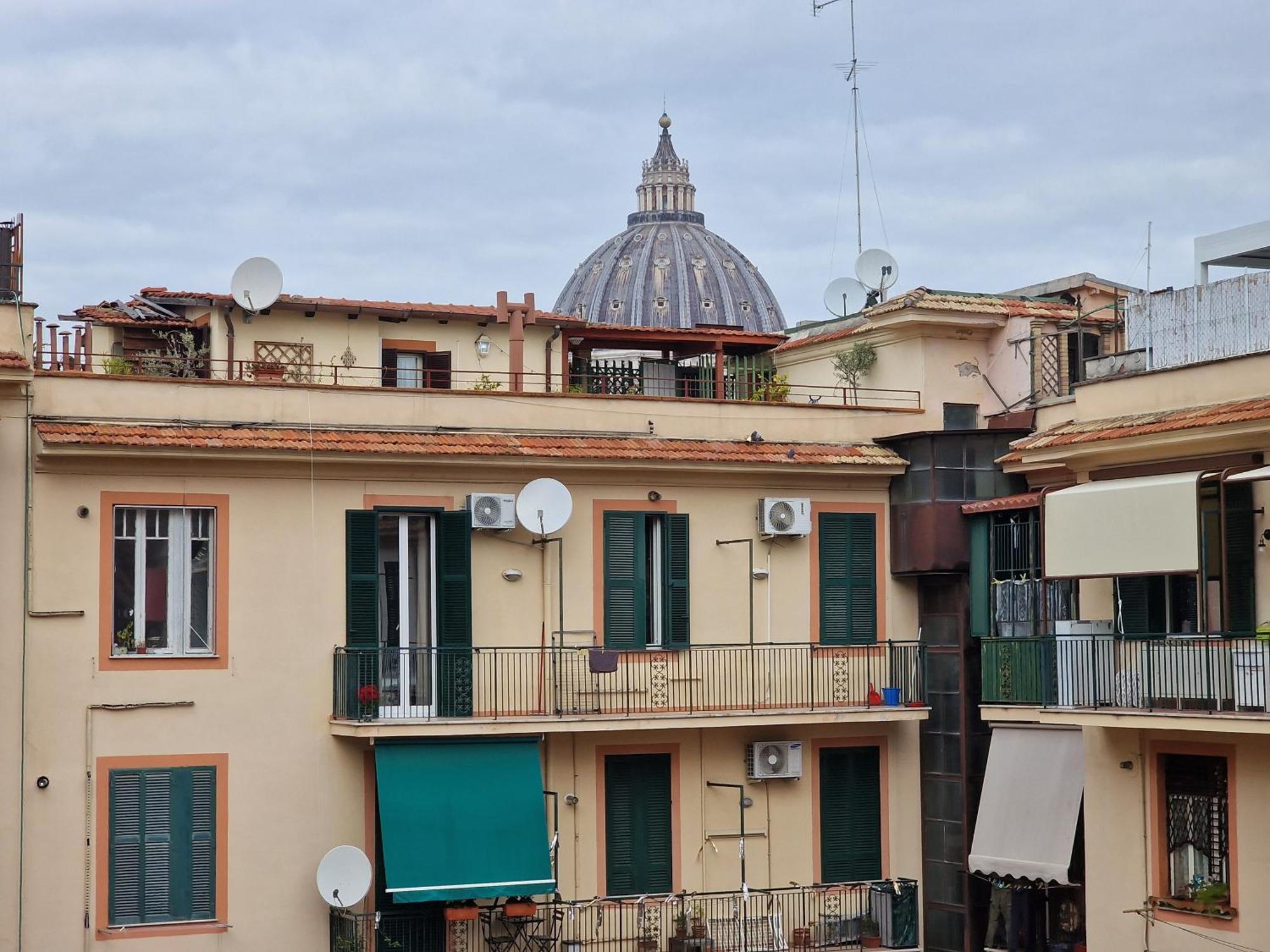 Vatican Bells Roma Esterno foto